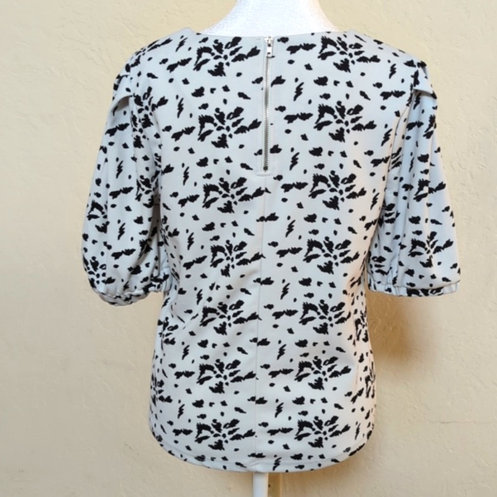 MELLODAY V-Neck Bubble Sleeves Animal Print Blouse Cream Black Size Small - Picture 4 of 7